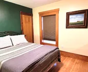 Cozy one bedroom Cottage Getaway!