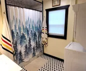 Cozy one bedroom Cottage Getaway!