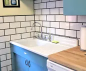 Cozy one bedroom Cottage Getaway!
