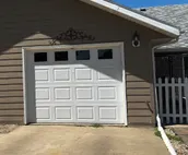 Comfortable 3 bed/3 bath/garage overlooking Pierre