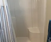 Comfortable 3 bed/3 bath/garage overlooking Pierre