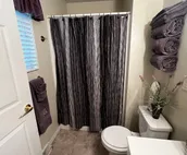 Comfortable 3 bed/3 bath/garage overlooking Pierre