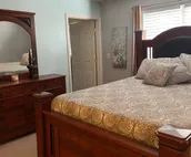 Comfortable 3 bed/3 bath/garage overlooking Pierre