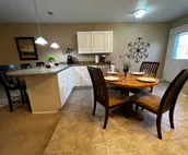 Comfortable 3 bed/3 bath/garage overlooking Pierre