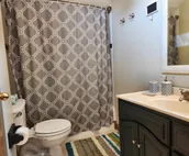 Near downtown! Private Single Bed Room: Sleeps 2