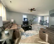 Comfortable 3BDR 2Bth house+Fenced Backyard