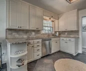 Village cozy-modern ranch with huge shower!