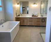 Contemporary 4 bedroom Farmhouse