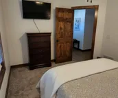 NEW townhouse, quiet area, perfect for up to 14!