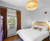 Lookout on Liberty | Renovated | 7 beds + parking