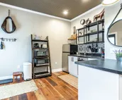 Historic District Carriage House - EV Parking