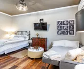 Historic District Carriage House - EV Parking