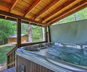 Cozy Broken Bow Cabin w/ Hot Tub - 5 Mins to Lake!