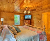 Cozy Broken Bow Cabin w/ Hot Tub - 5 Mins to Lake!