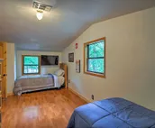 Cozy Broken Bow Cabin w/ Hot Tub - 5 Mins to Lake!