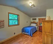 Cozy Broken Bow Cabin w/ Hot Tub - 5 Mins to Lake!