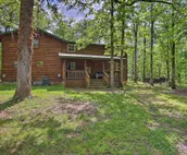 Cozy Broken Bow Cabin w/ Hot Tub - 5 Mins to Lake!