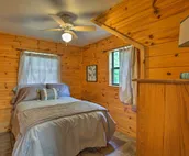 Cozy Broken Bow Cabin w/ Hot Tub - 5 Mins to Lake!