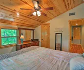Cozy Broken Bow Cabin w/ Hot Tub - 5 Mins to Lake!