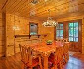 Cozy Broken Bow Cabin w/ Hot Tub - 5 Mins to Lake!