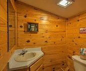 Cozy Broken Bow Cabin w/ Hot Tub - 5 Mins to Lake!
