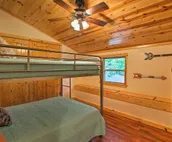 Cozy Broken Bow Cabin w/ Hot Tub - 5 Mins to Lake!