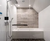 *Downtown Luxury + Steam Shower*~ Walk Everywhere!