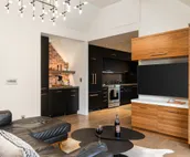 *Downtown Luxury + Steam Shower*~ Walk Everywhere!