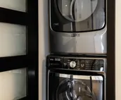 *Downtown Luxury + Steam Shower*~ Walk Everywhere!