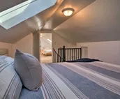 Coastal Portsmouth Home w/ Bay Access Near Newport