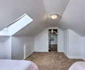 Coastal Portsmouth Home w/ Bay Access Near Newport