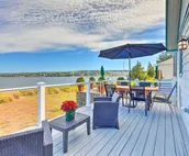 Coastal Portsmouth Home w/ Bay Access Near Newport