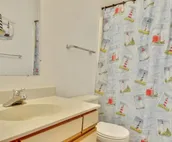 4070 Sea Spray * 1 Min Walk to Beach * Ocean Views