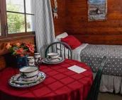 Historic Trapper Cabin - Your Cozy Sanctuary