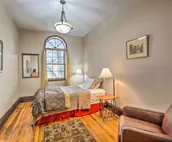 Apartment in the Heart of Yankton - Pets Welcome!