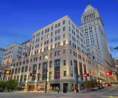 Heart of Downtown with Amazing Amenities 503