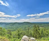 Hilltop Home: 6 Miles to Hot Springs National Park