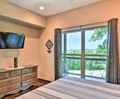 Hilltop Home: 6 Miles to Hot Springs National Park