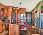 Hilltop Home: 6 Miles to Hot Springs National Park