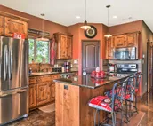 Hilltop Home: 6 Miles to Hot Springs National Park