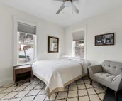 Esther's Apt: Parking + Views of The Open Cut