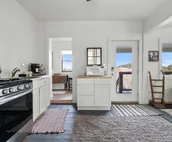 Esther's Apt: Parking + Views of The Open Cut