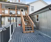 Esther's Apt: Parking + Views of The Open Cut