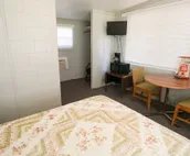 Cozy Two Bedroom Lakeview Cabin 2