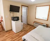 Cozy Two Bedroom Lakeview Cabin 2