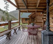 Casino Pines - on the bank of the Salmon River!
