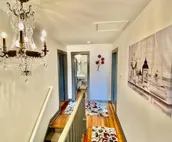 Lovely 2 bedroom just a few blocks from the square
