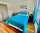 Lovely 2 bedroom just a few blocks from the square