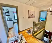 Lovely 2 bedroom just a few blocks from the square