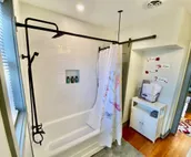 Lovely 2 bedroom just a few blocks from the square